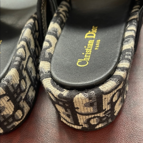 Dior Black and Tan Logo Slides - Picture 5 of 16